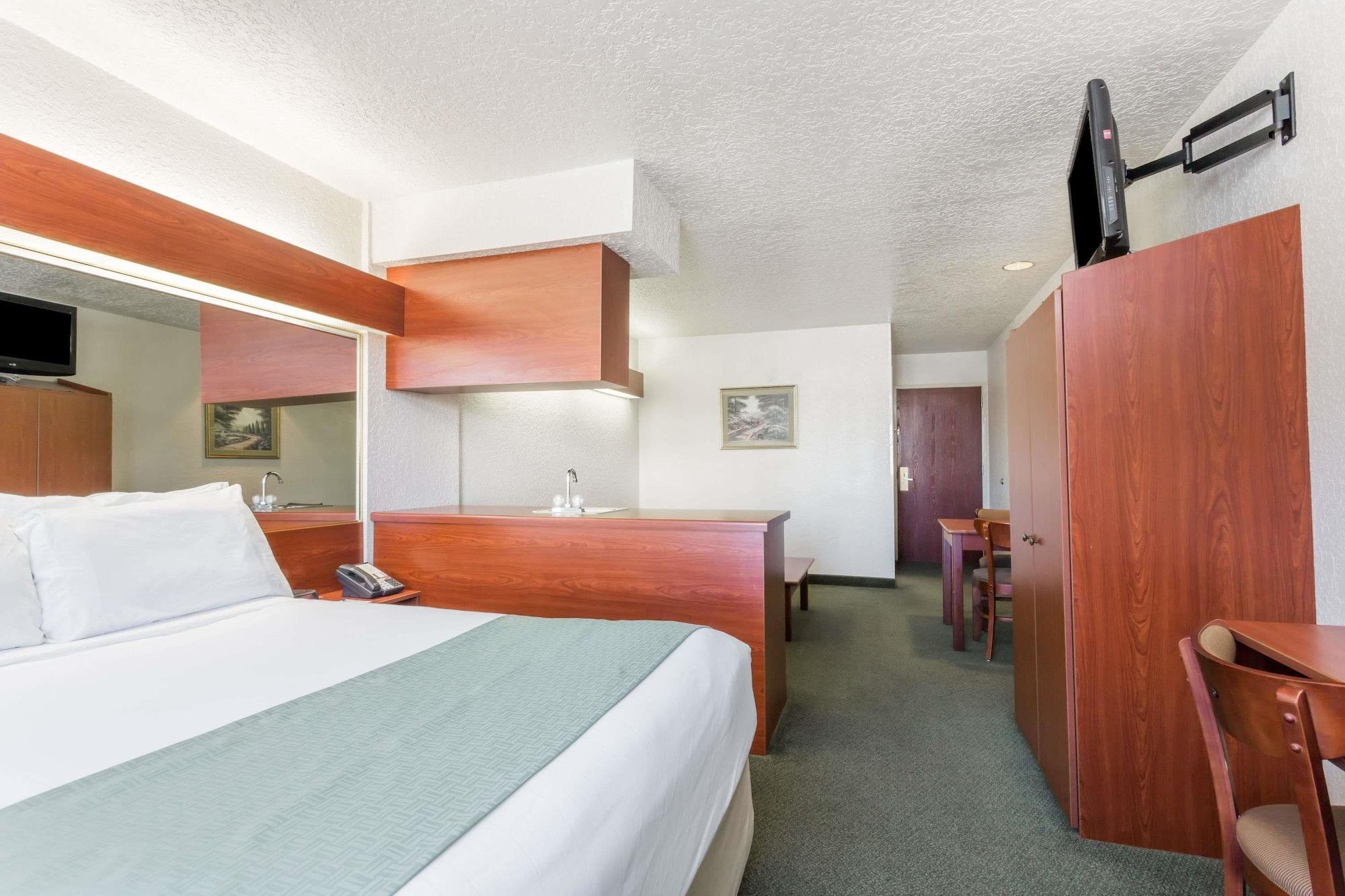 Microtel Inn & Suites Marianna Extérieur photo