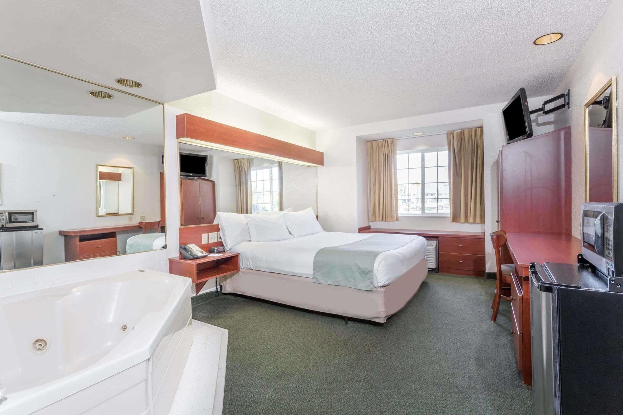 Microtel Inn & Suites Marianna Extérieur photo